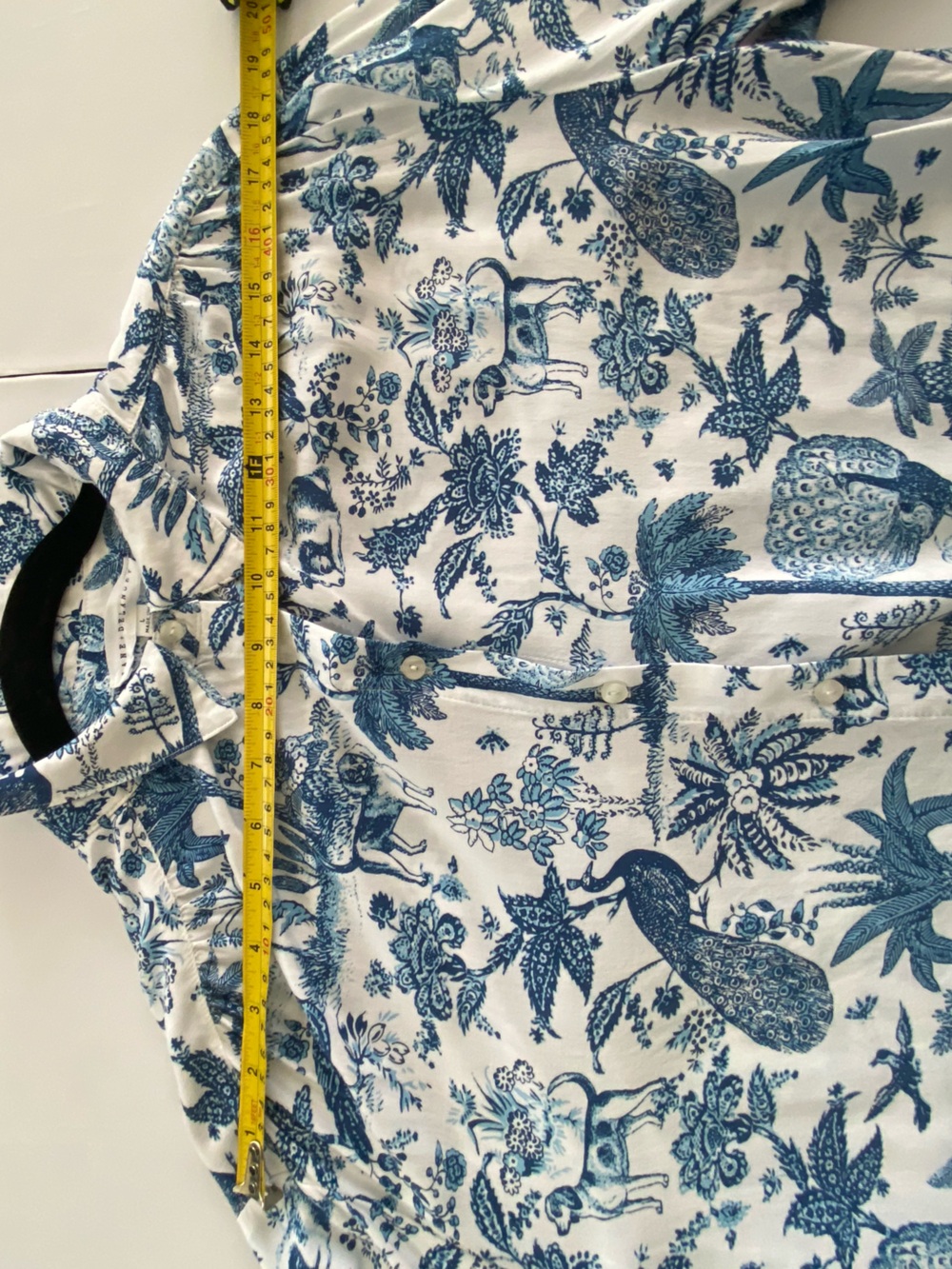 Jane and Delancey Blue and White Printed Women’s Top animal - Picture 9 of 13